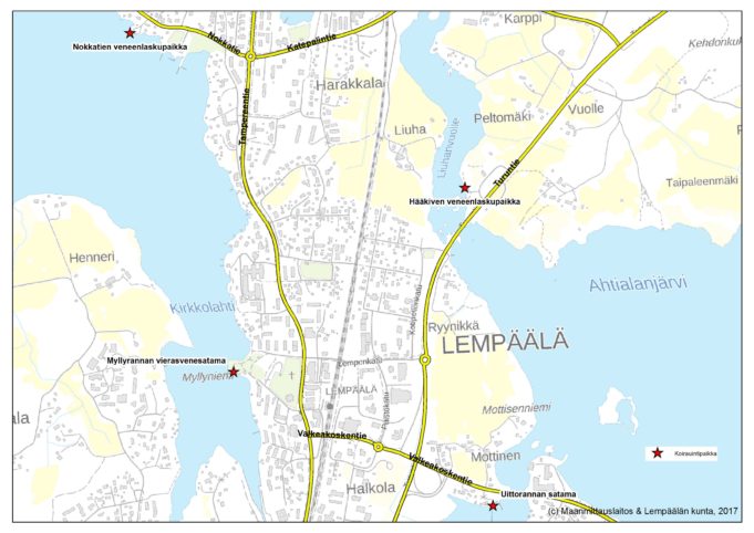 Koirien uittopaikat merkittyinä kartalle. Nokkatien veneenlaskupaikka löytyy Hollonnokasta, Nokkatien päästä. Hääkiven veneenlaskupaikka on Turuntien varressa, Hääkiven levähdyspaikan vieressä. Myllyrannan vierasvenesatama sijaitsee Kirkkopolun päässä. Uittorannan satama sijaitsee Mottistentien päässä.