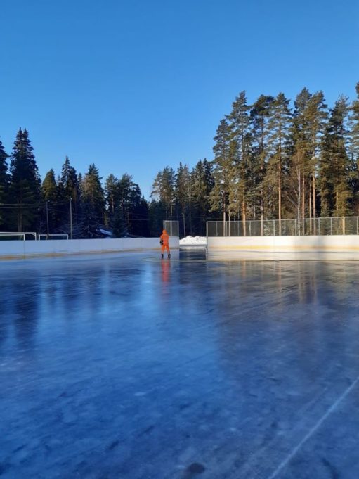 Hakkarin luistelukentän jäädytys