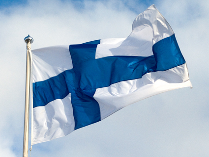 Suomen lippu liehuu tangossa