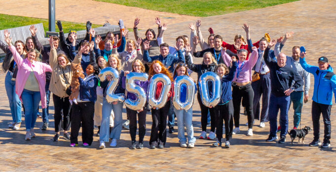 Väkijoukko Lempäälän torilla