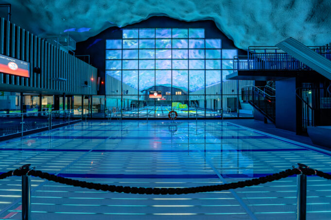Vesimaailma Louhen uimahalli-kylpylä kuvattuna sisältä.