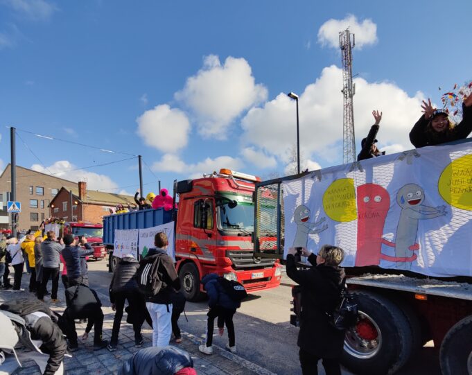 Abiturientteja penkkariajeluissa